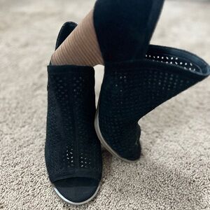 Lucky Brand heeled bootie size 6.5